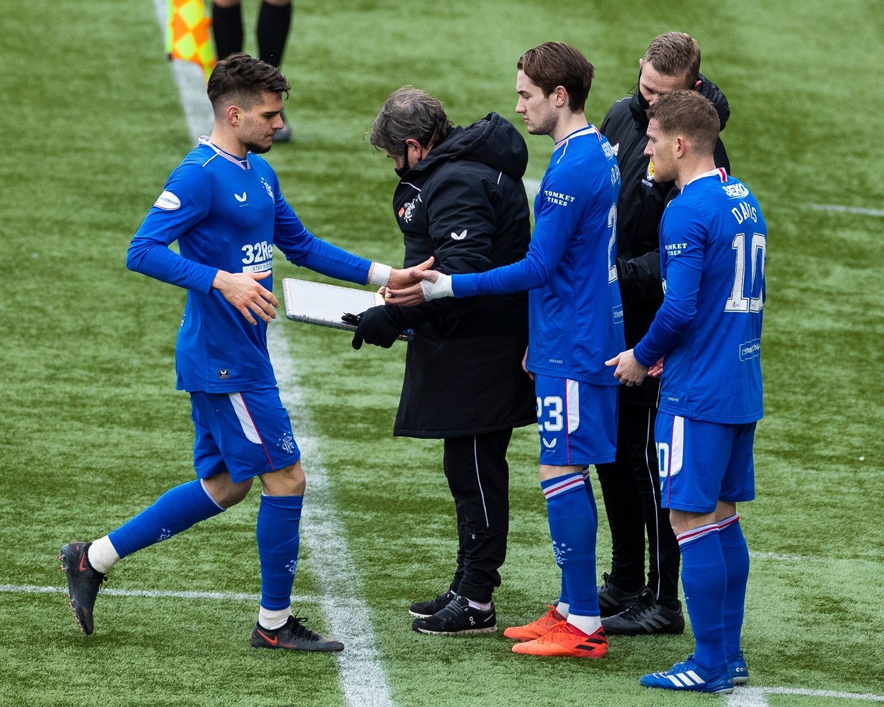 Ianis Hagi și Glasgow Rangers, pas greșit pe terenul ultimei clasate. Internaționalul român nu a convins și a fost înlocuit de Steven Gerrard