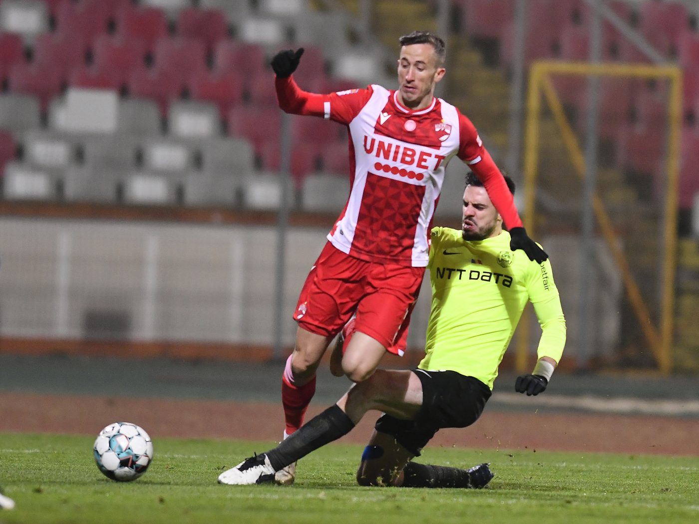 Juan Camara semnează cu Universitatea Craiova! Oltenii îl prezintă oficial pe spaniolul trecut pe la Dinamo