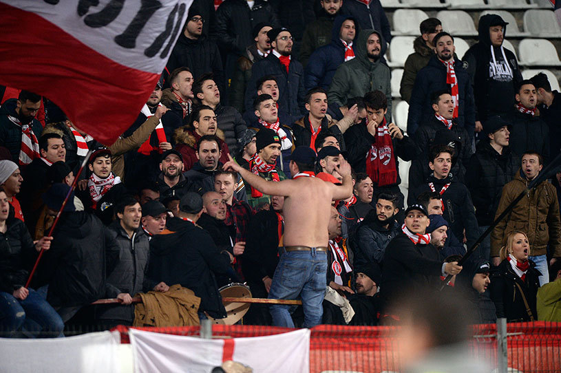 Ce se întâmplă cu un suporter care are interzis pe stadion și ajunge să fie prins tot pe o arenă de sport? Drumul de la amendă la închisoare este foarte scurt | SPECIAL