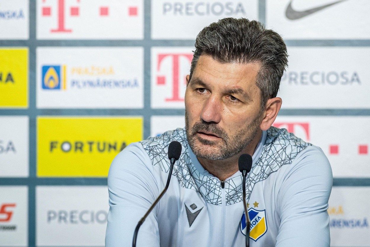 Avertisment pentru Marinos Ouzounidis, după venirea la Universitatea Craiova: „Peste noapte este complicat!”. Ce îl așteaptă în Bănie