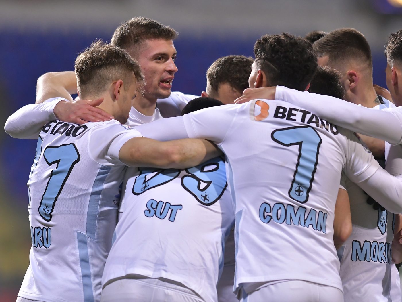 Darius Olaru îl bagă în ceață pe Ilie Dumitrescu! Jucătorul FCSB a reușit un nou gol spectaculos cu piciorul stâng | VIDEO