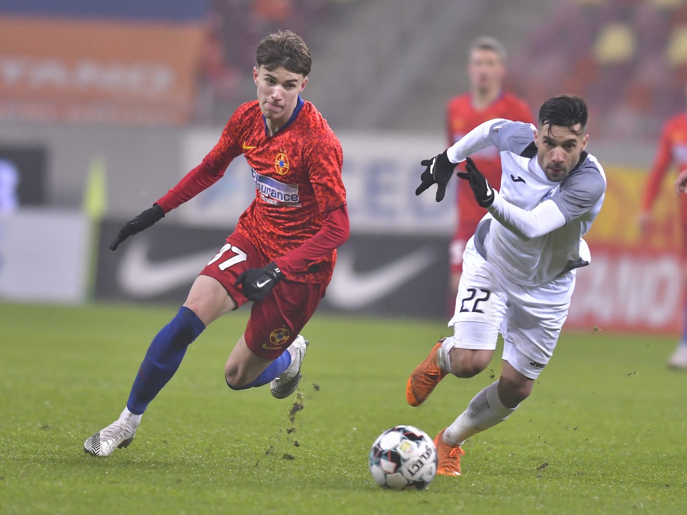 O zi cu noul giuvaier din curtea lui Gigi Becali. Unde locuiește Octavian Popescu, ce mesaj are pentru fanii FCSB, ce fotbaliști admiră și la ce capitole mai are de lucrat