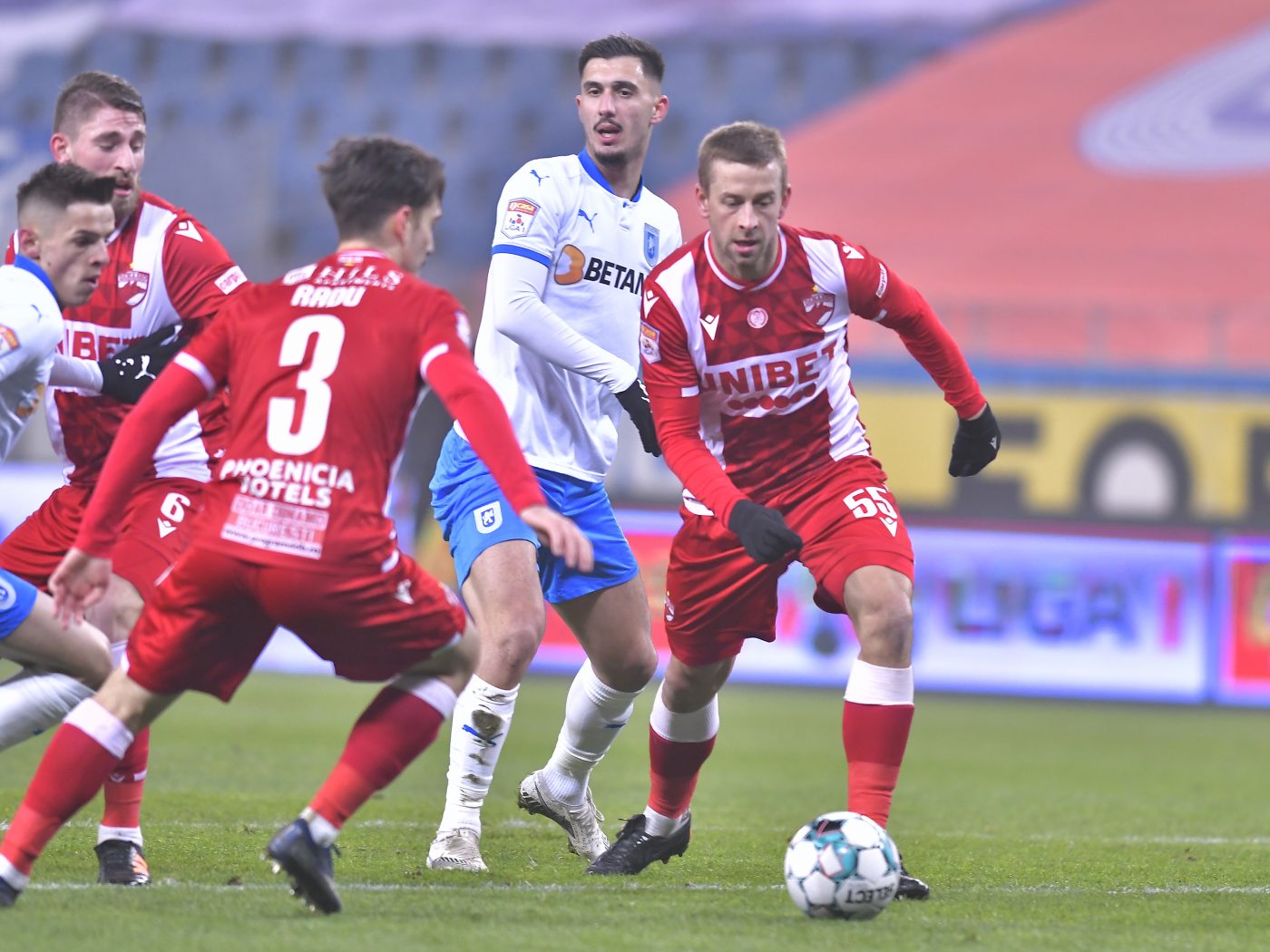 Dinamo, lovită și din vestiar! Jerry Gane l-a pierdut și pe Janusz Gol. Ce meciuri ratează polonezul