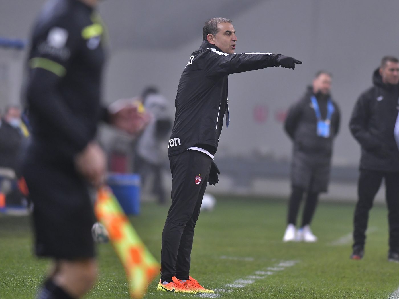 Jerry Gane așteaptă primul gol după trei meciuri fără victorie la Dinamo: „Este un moment important!”. Probleme de lot pentru „câini”