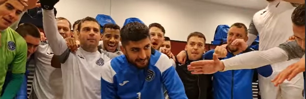 Spectacol în vestiarul Clinceniului după succesul cu FCSB. Ce versuri au cântat Adi Popa și colegii lui | VIDEO