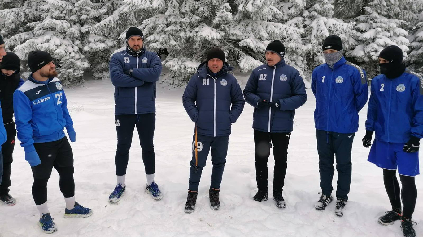 Florentin Petre, arbitru în amicalul în care echipa pe care o antrenează a fost pusă la respect de Corona Brașov. Fostul dinamovist a anulat și un gol pentru adversari