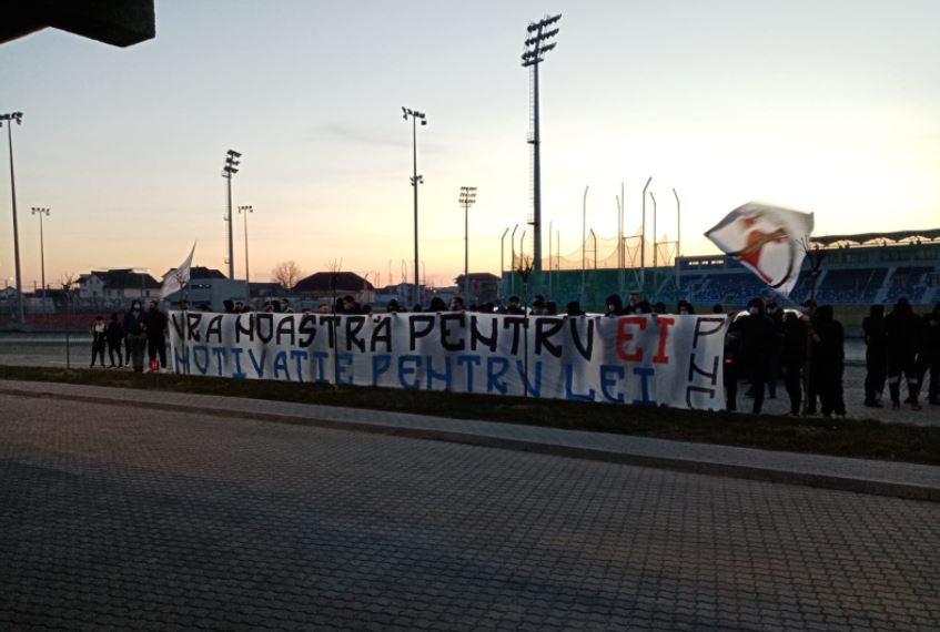 Craiovenii s-au antrenat pe „Ion Oblemenco” înaintea derby-ului cu Dinamo, iar fanii şi patronul Mihai Rotaru au venit să-i susţină | FOTO