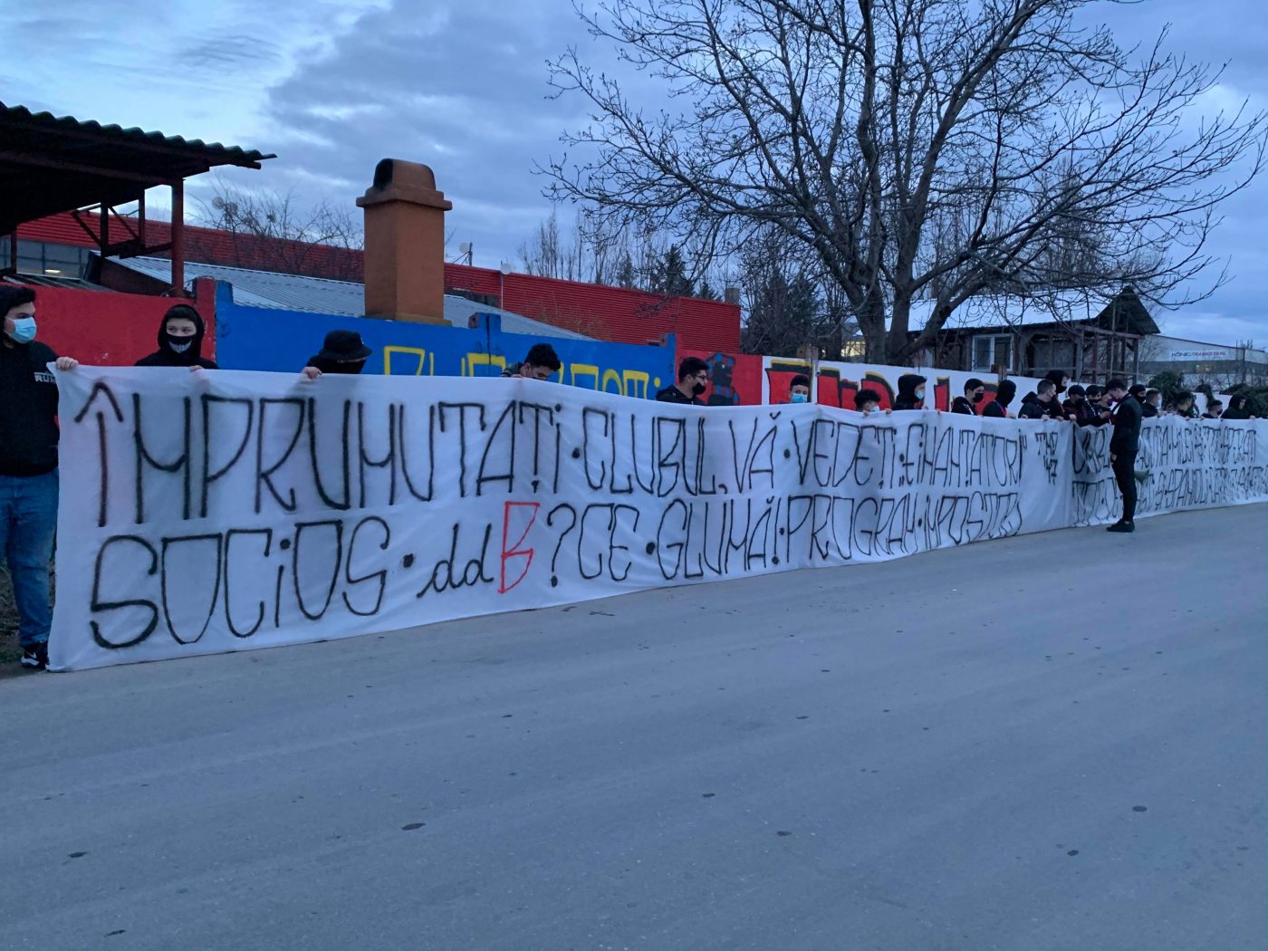 Suporterii FCSB, prima „bombă” în războiul cu rivalii de la Dinamo: „Socios ddB? Ce glumă! Program impostori” Ironii acide înaintea derby-ului din Cupă FOTO & VIDEO