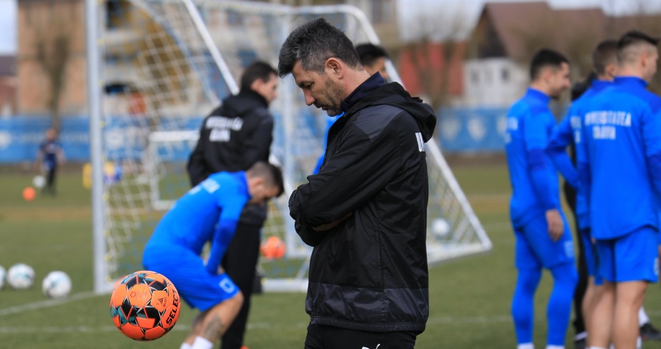 Marinos Ouzounidis schimbă sistemul de joc al Universității Craiova. Ce se întâmplă cu Dan Nistor și Alexandru Cicâldău