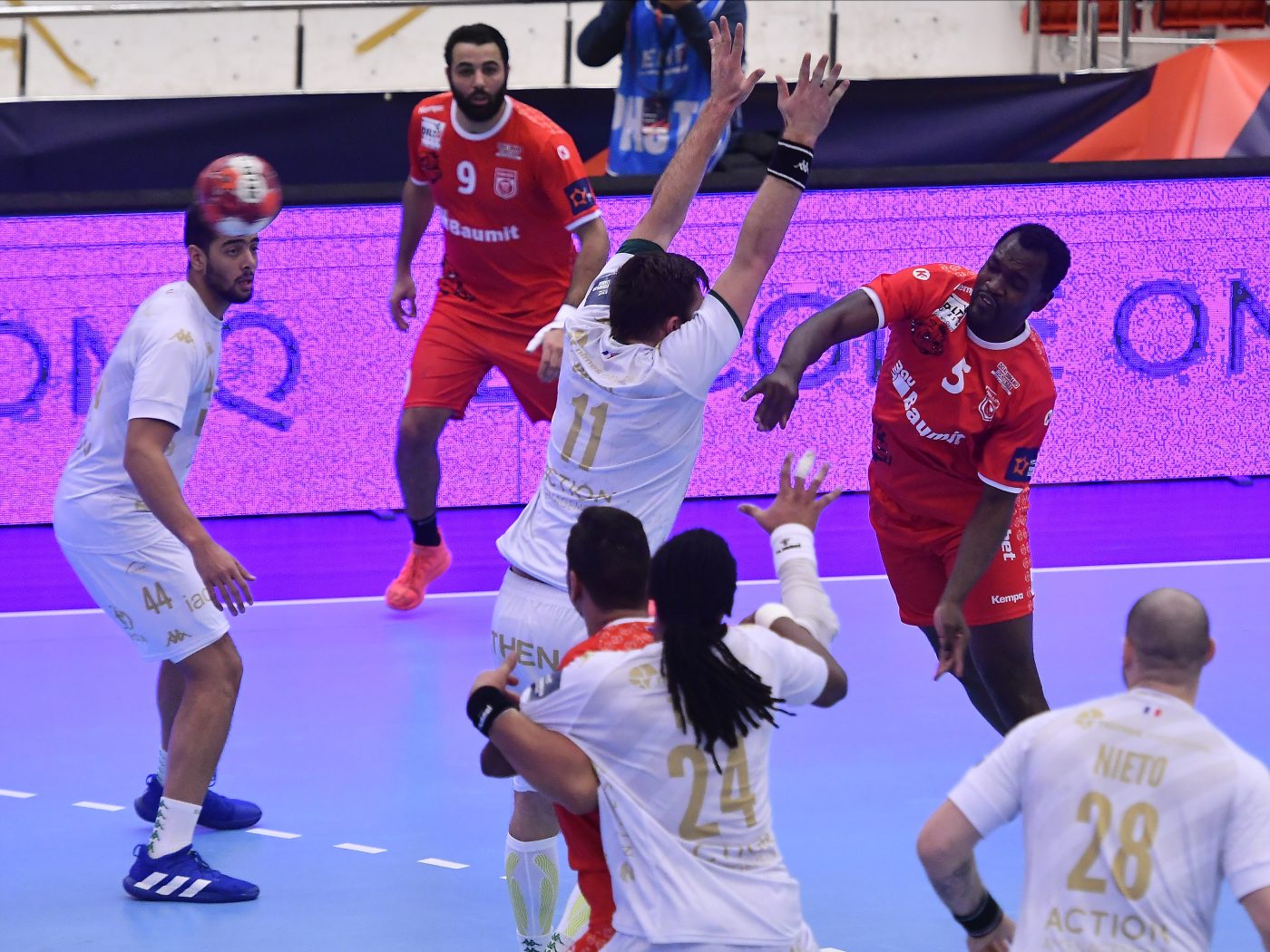 Nimes – Dinamo 32-29 în Grupa B din European Handball League. Reprezentanta României a cedat pe final într-un meci tensionat