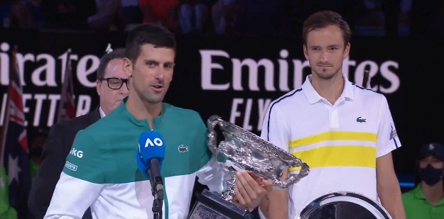 Schimb de replici genial între Djokovic și Medvedev după finala de la Australian Open: „Nu m-ai sunat!” / „Te vedeam ca pe Dumnezeu”