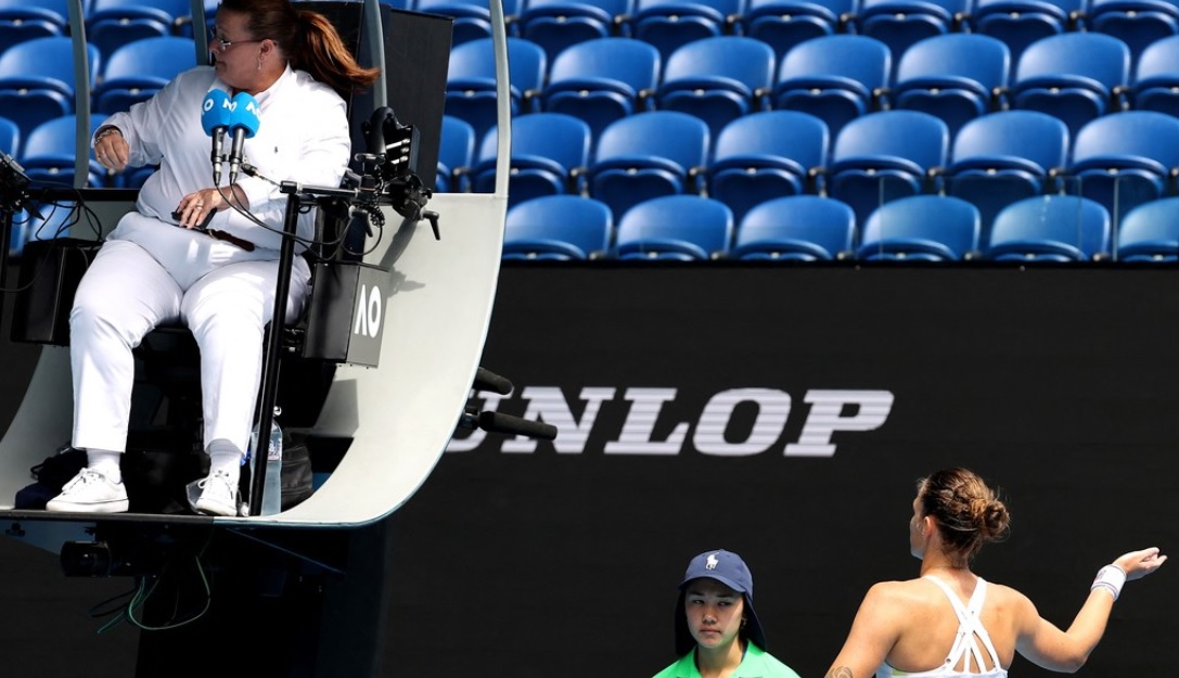 O nouă surpriză la Australian Open: Karolina Pliskova și-a rupt de nervi două rachete de joc, înainte de a fi eliminată de o jucătoare chiar din țara sa!
