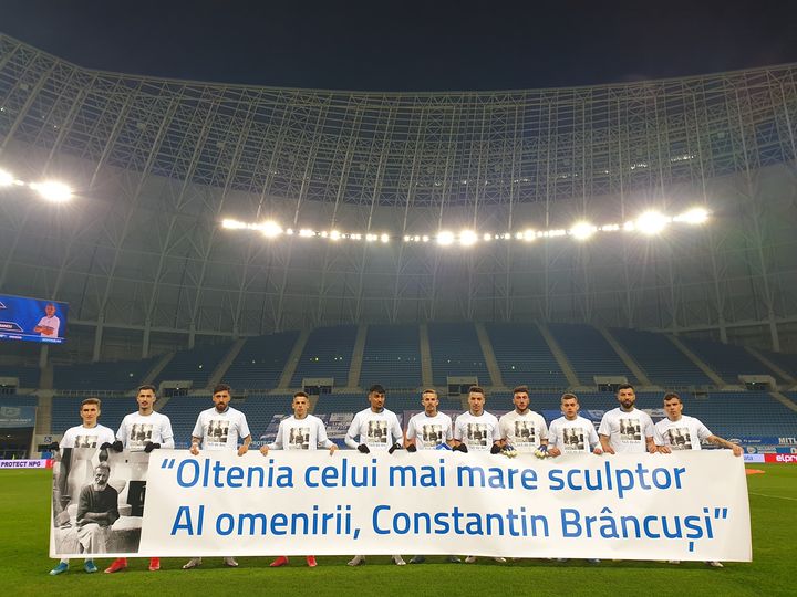 Moment emoționant la Craiova. Jucătorii olteni, tribut în memoria marelui sculptor Constantin Brâncuși