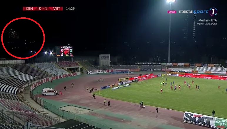 S-au văzut din nou artificii în „Ștefan cel Mare”! Momentul nepotrivit în care fanii lui Dinamo au „aprins” cerul în timpul meciului cu Viitorul