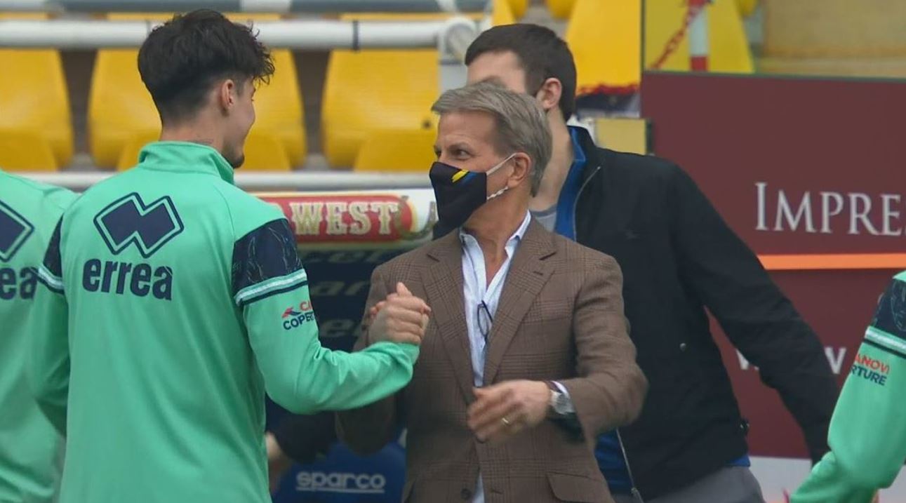 Dennis Man, de vorbă cu patronul chiar înaintea meciului! Gestul surprinzător făcut de Kyle Krause, omul cu banii de la Parma | FOTO