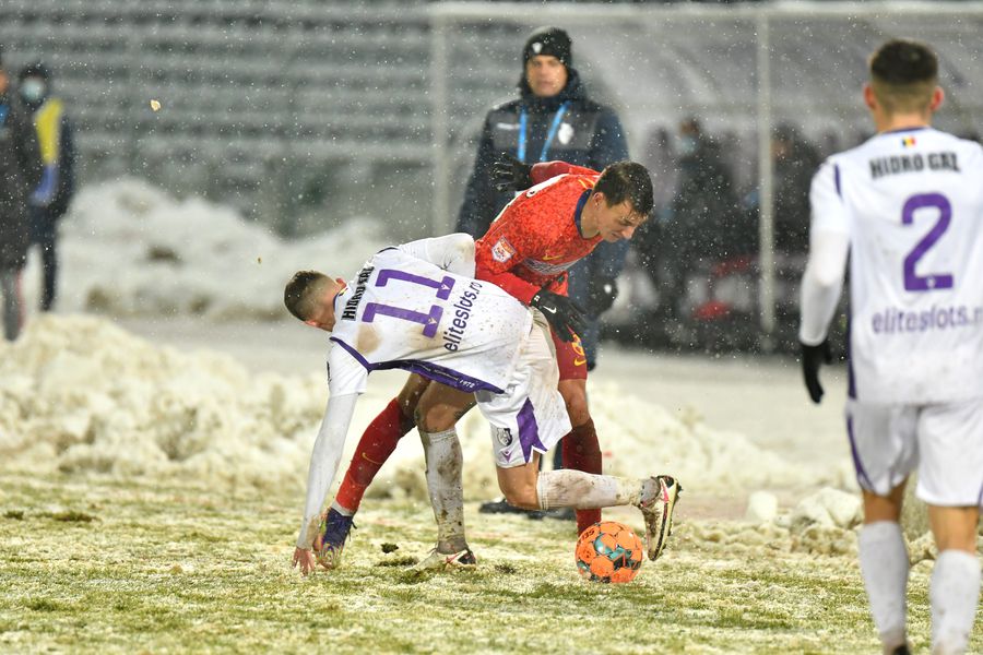 Terenurile înghețate din Liga 1 pot face victime: „Să spună ce vor…Să omorâți jucătorii? Nu aș fi pus niciun meci în ianuarie, chiar dacă mă împușcau”