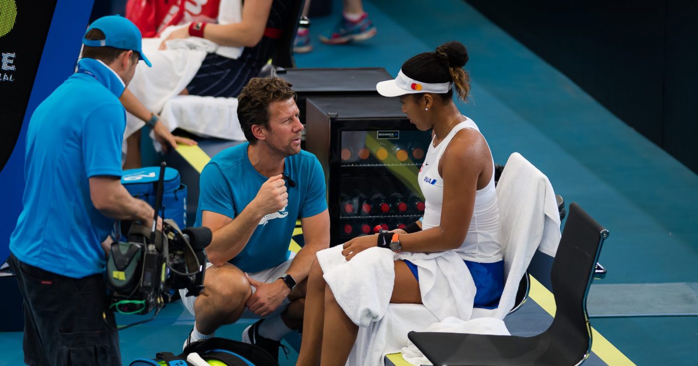 Antrenorul lui Naomi Osaka, concediat de Simona Halep în trecut, nu rămâne dator: „Asta e diferența dintre ele!”