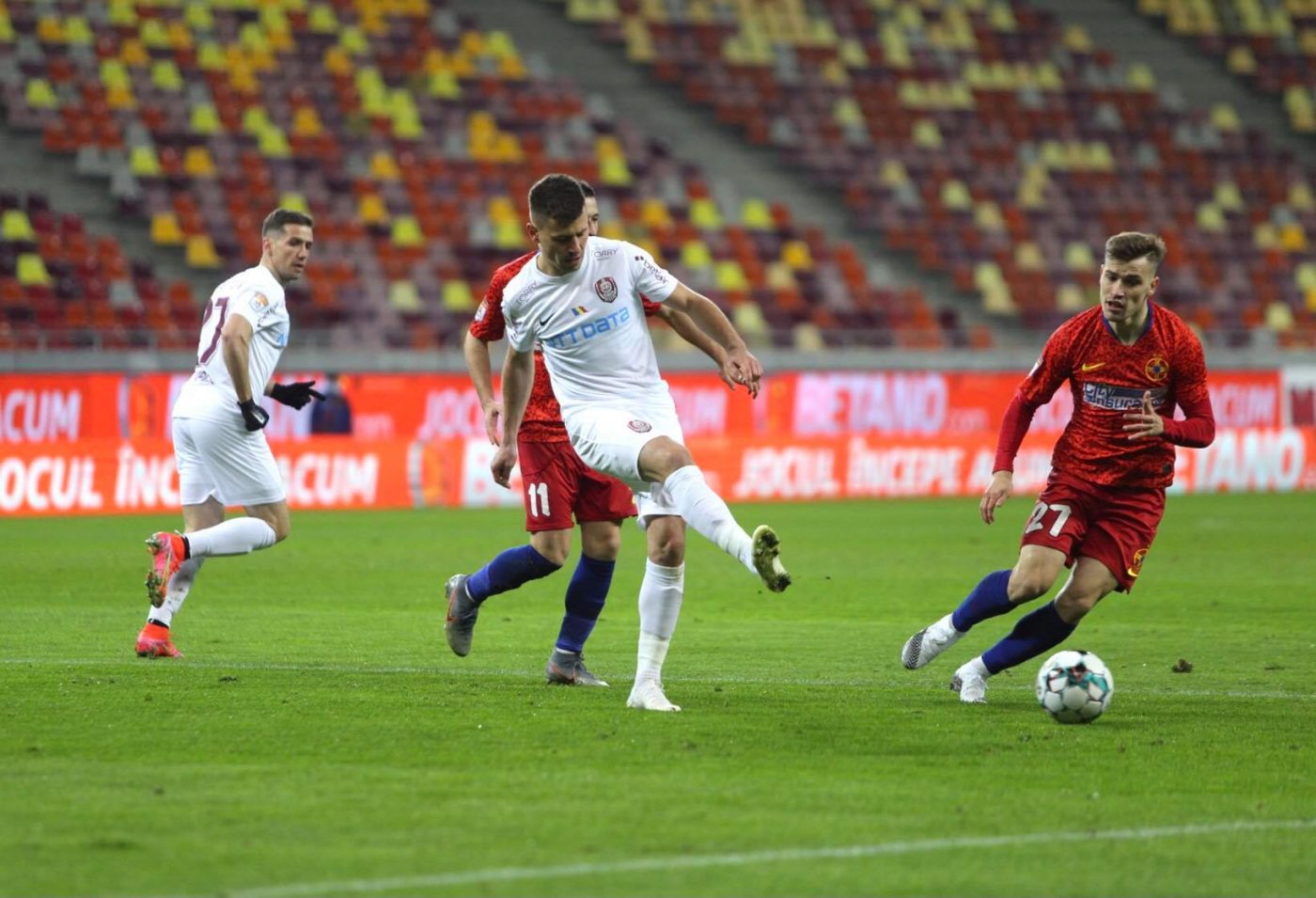 Momente emoționante înainte de FCSB – CFR! Ce au făcut jucătorii celor două echipe cu doar câteva secunde înainte de fluierul de start | FOTO