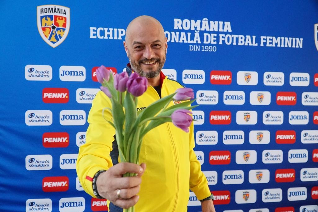 Dulca, un gentleman la naționala de fete: „Trebuie să ai grijă la comunicare. Până la urmă vorbim de latura feminină”. Mesajul selecționerului, de 8 martie
