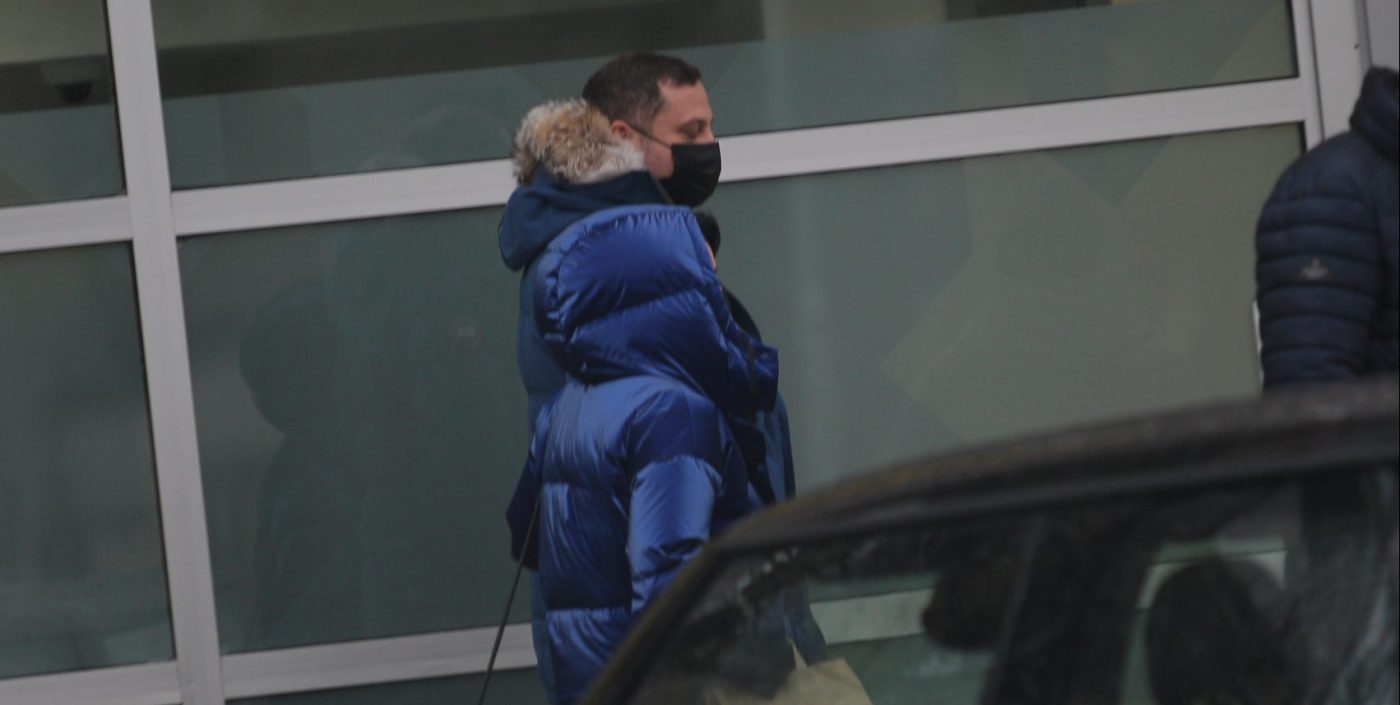 Corina Caragea, relaxată pe străzile din București! Focoasa prezentatoare TV nu a fost scăpată din ochi de Robert Pongracz | FOTO EXCLUSIV