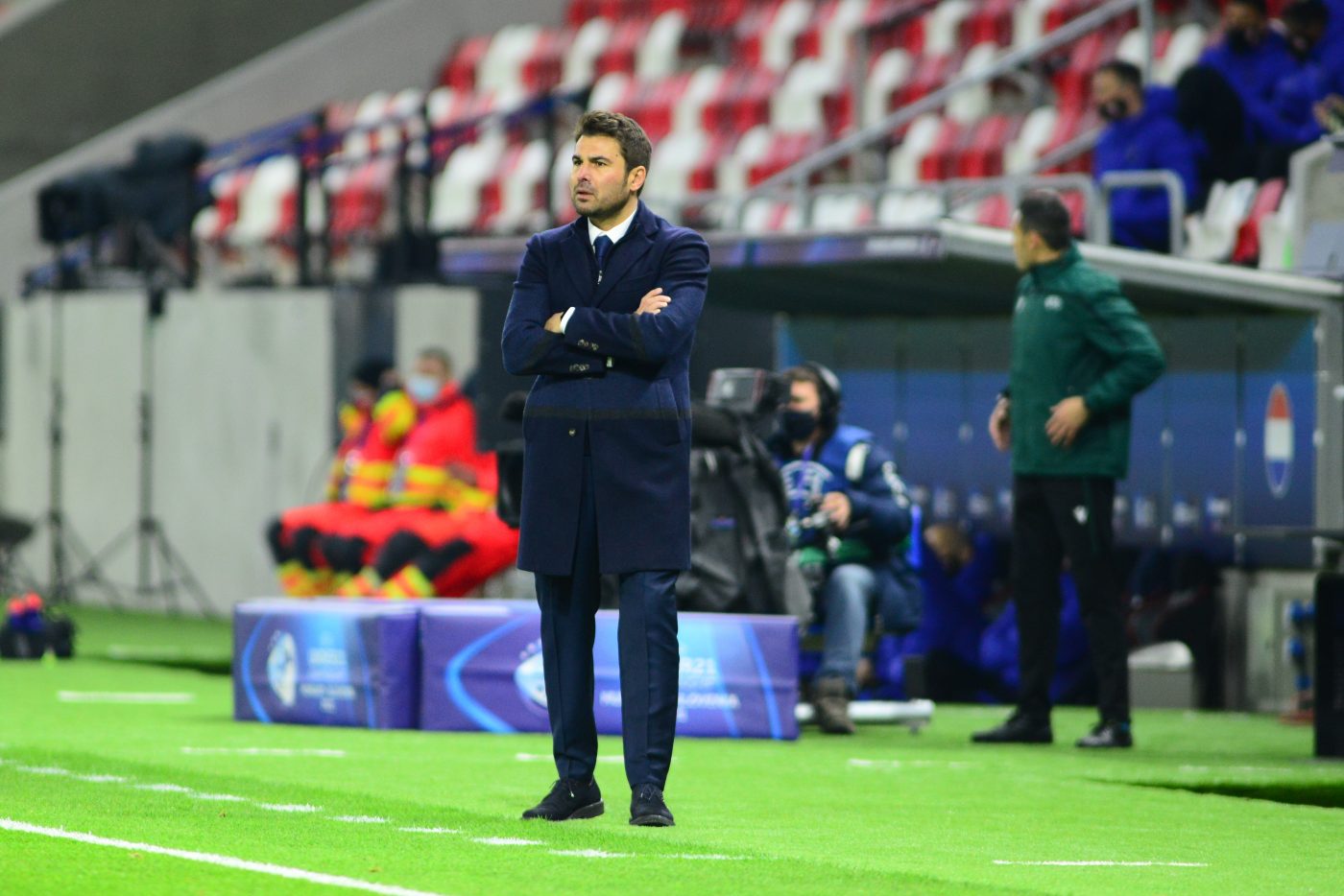 Adrian Mutu, ironizat după ce a lăsat pe bancă un om de bază al naționalei de tineret, la EURO U21: „Antrenorul o fi fost lovit, nu jucătorul!”