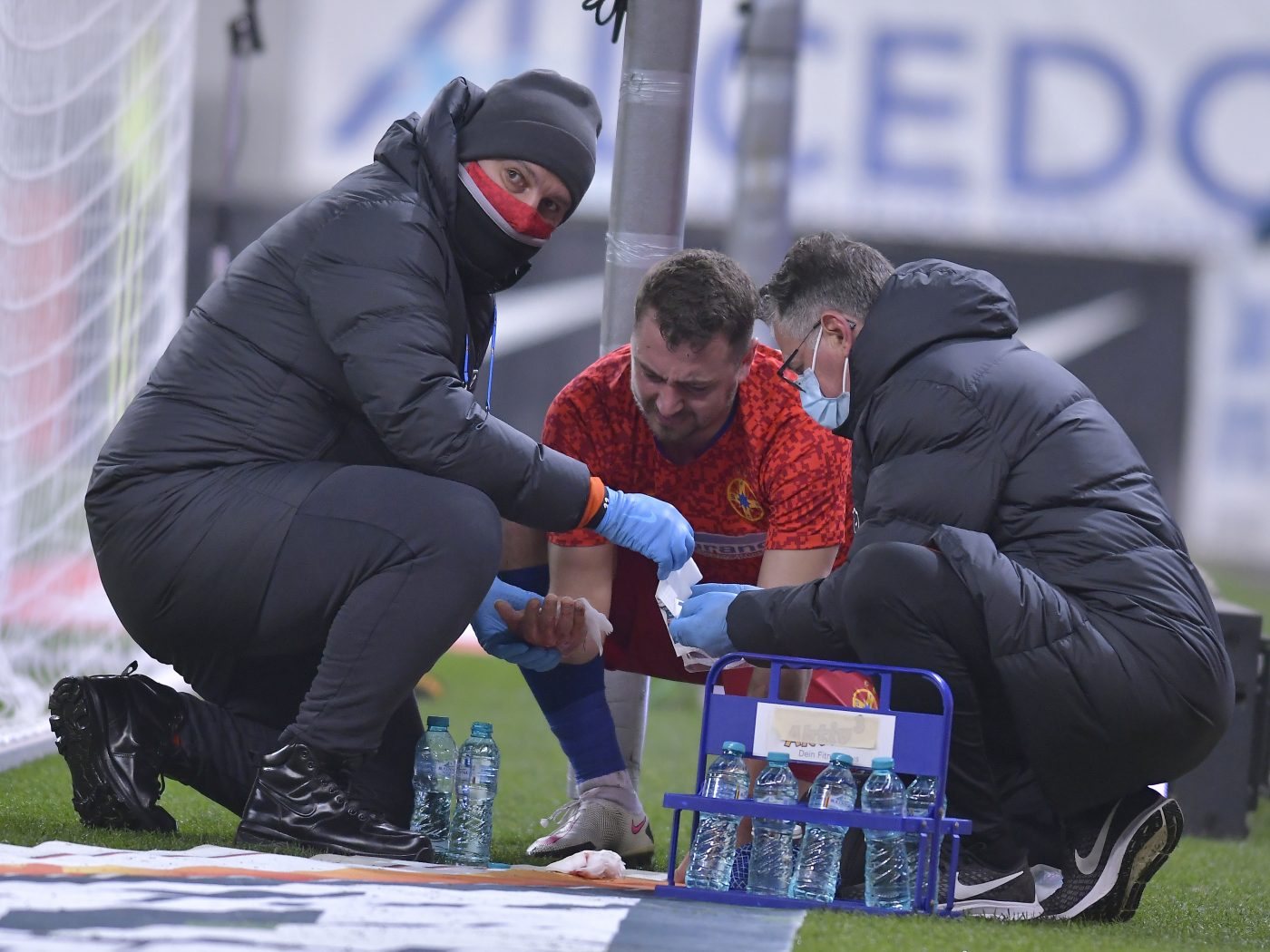 Andrei Miron, probleme după ce a fost călcat de Butean! Fundașul avea două găuri în palmă și a fost cusut