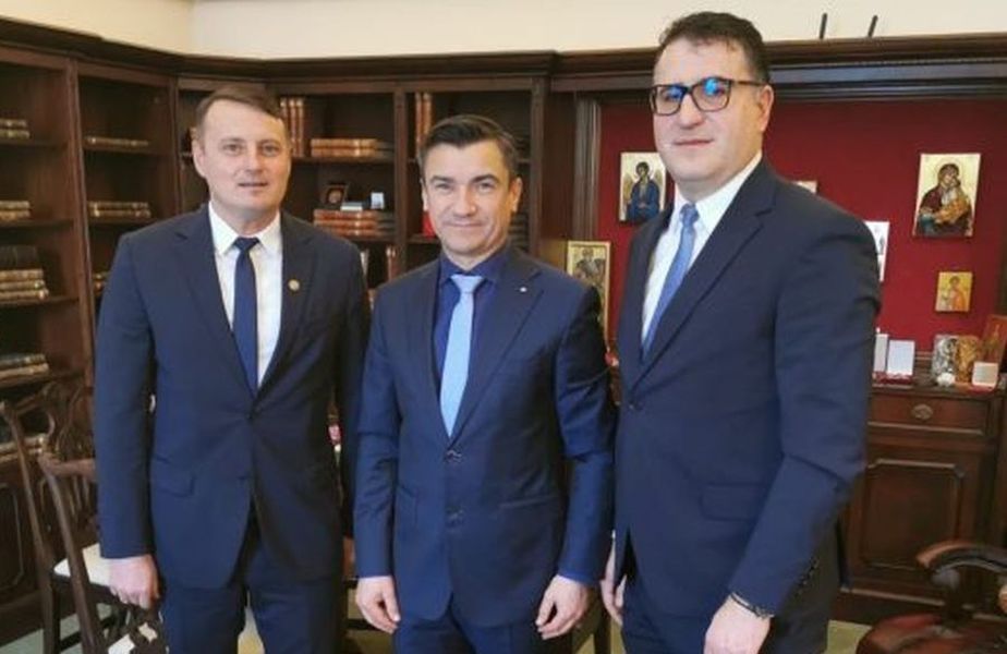Războiul continuă la Poli Iași. Ciprian Paraschiv, atac dur la Ambrosie: „Adrian, copil de casă, mangafa iubitoare de arginți nemunciți”. Șapte întrebări, șapte răspunsuri
