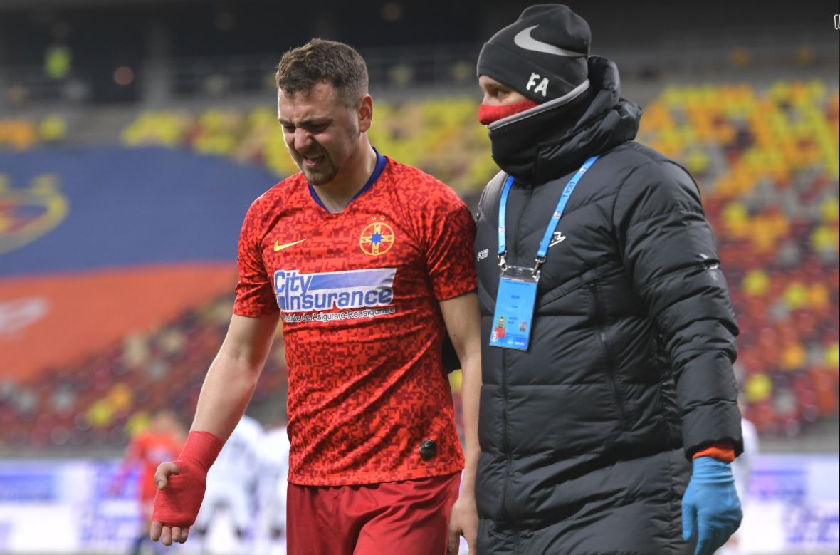 Andrei Miron, călcat pe mână de un adversar la FCSB – Gaz Metan. Imagini greu de privit! Medicii au intervenit imediat să-i oprească sângerarea