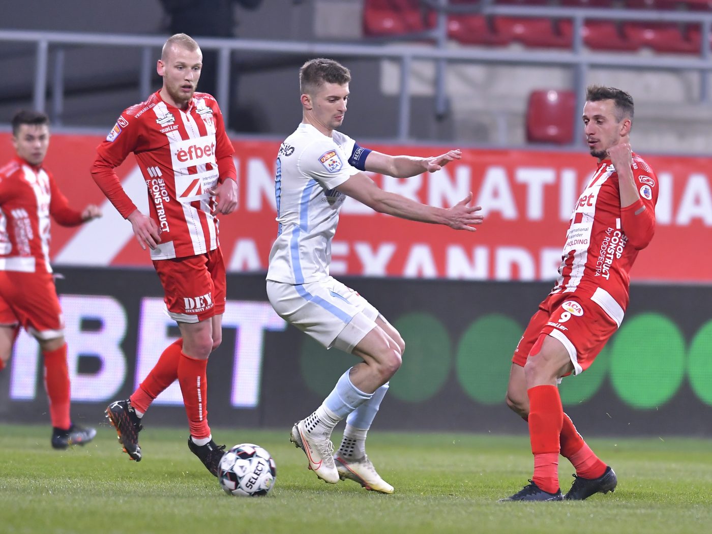 UTA Arad – FCSB 0-1 Live Video Online în etapa 27 a Ligii 1 | Roș-albaștrii ratează pe bandă rulantă!
