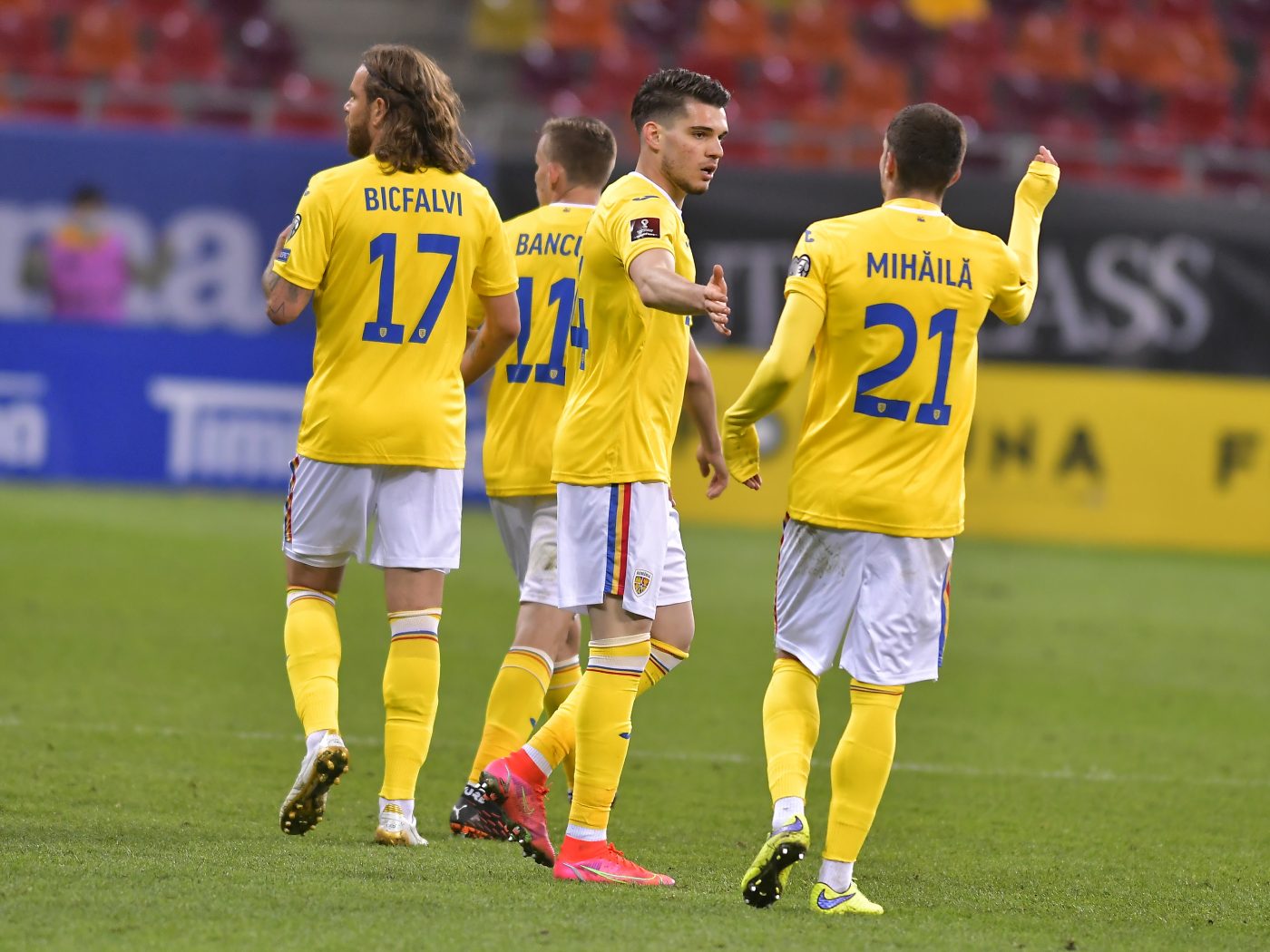 Loturile României și Angliei înainte de meciul de fotbal de la Middlesbrough. Datele de naștere ale fotbaliștilor, echipele de club și selecțiile adunate la prima reprezentativă