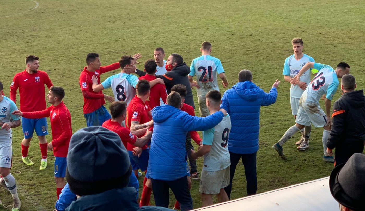Scandal uriaș la Steaua – FCSB 2! Jucătorii au fost la un pas de bătaie, iar Daniel Oprița și Aris Soiledis, eliminați pe final de meci | GALERIE FOTO