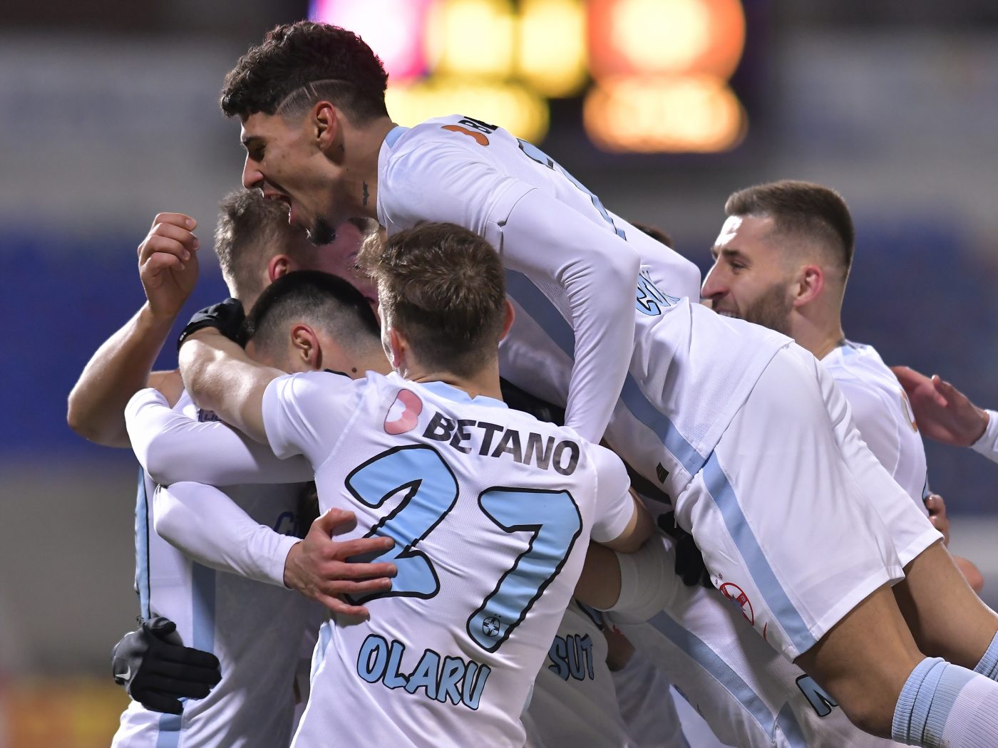 Liga 1: „Roș-albaștrii” merg pe „Francisc von Neuman” pentru a-și apăra primul loc » UTA – FCSB se pariază și la cota 2.05!