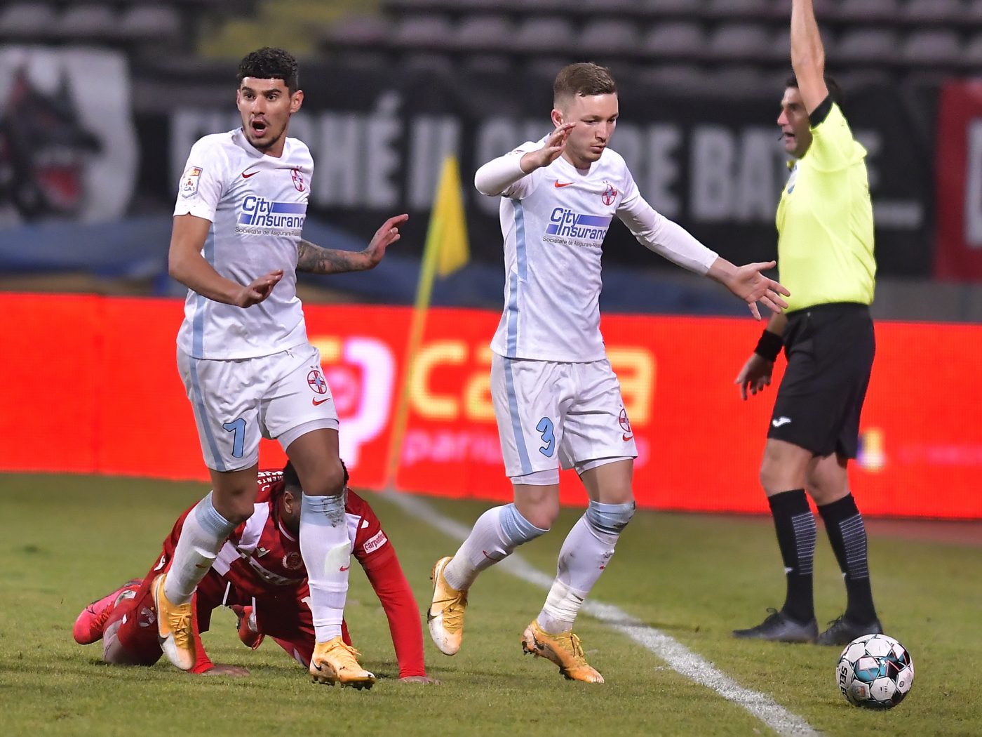 Anchetă la o echipă din Liga 1! Patronul s-a speriat după ce a aflat de problemele cu legea ale lui Florinel Coman. „Aruncăm cu glume slabe. Sper să nu fie aşa ceva la noi!”