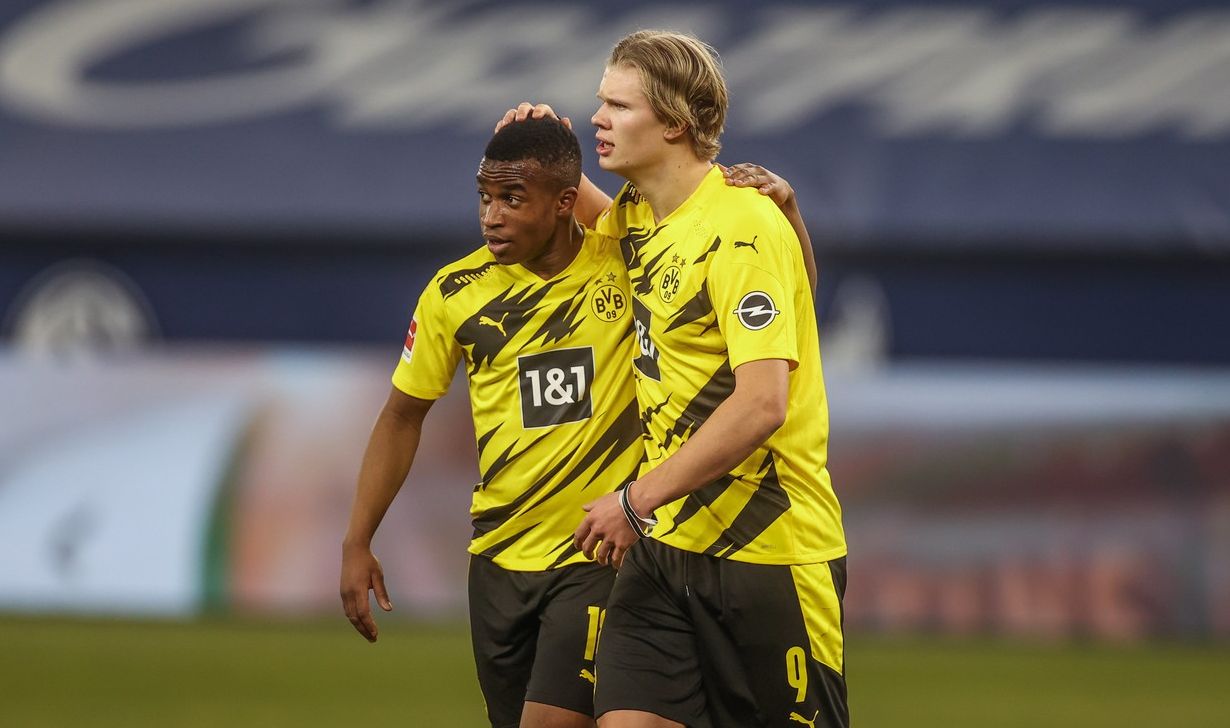 Motivul surprinzător pentru care Youssoufa Moukoko, starul de 16 ani al Borussiei Dortmund, locuiește singur, deși este minor!