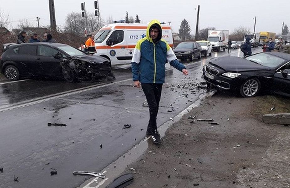 Cinci fotbaliști din România, la un pas de moarte după ce au fost implicați într-un accident auto grav. Trei persoane au ajuns la spital