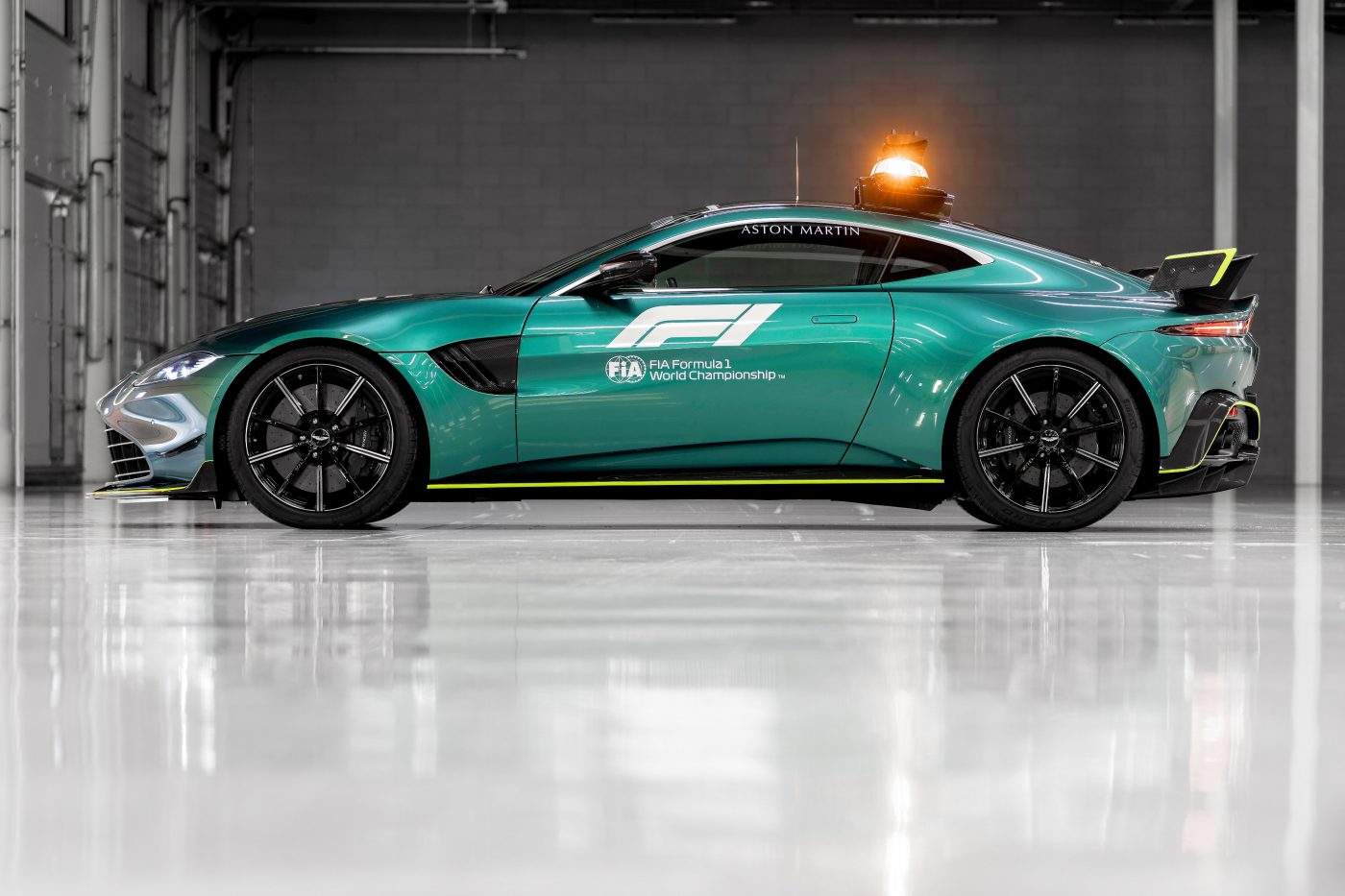 Mercedes nu mai este singura mașină safety-car din Marele Circ. Aston Martin intră în joc și alternează cursele cu constructorul german în cursele din Formula 1