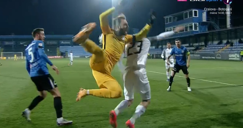 Arbitrul Marian Barbu, decizie scandaloasă la Viitorul – Academica! Penalty refuzat după ce Valentin Cojocaru a sărit peste Chunchukov |  FOTO & VIDEO