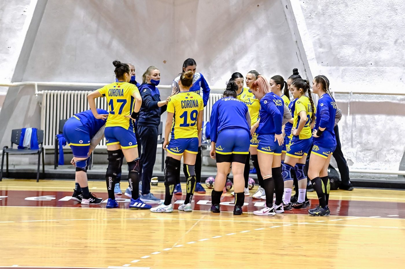 Federația Română de Handbal a sancționat Corona Brașov într-un litigiu cu Marius Novanc, deși ambele părți au confirmat că problema a fost rezolvată înaintea deciziei Comisiei de Disciplină