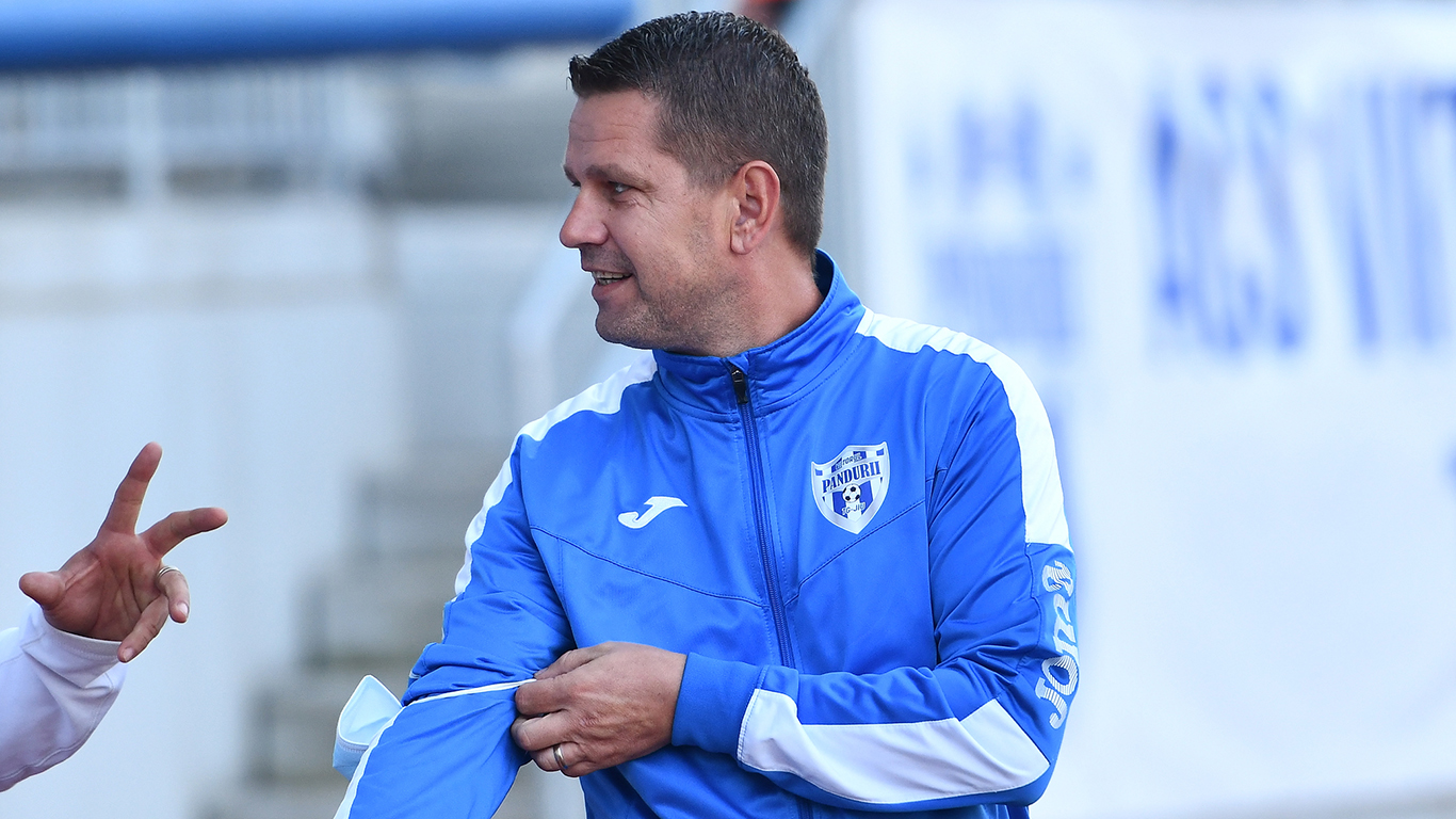 Viitorul Pandurii a ratat accederea matematică în play-off, însă i-a îndeplinit pofta lui Stoican: ”Asta mi-am dorit. Suntem pe primul loc.” Cum râde de Petrolul și de ce îi place situația actuală din Liga 2