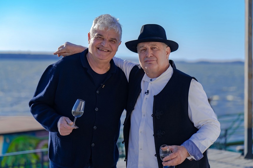 Mircea Dinescu l-a invitat pe Ioan Andone să asculte muzică lăutărească la Cetate. „Poezie şi delicateţuri”, noul show de la Prima TV