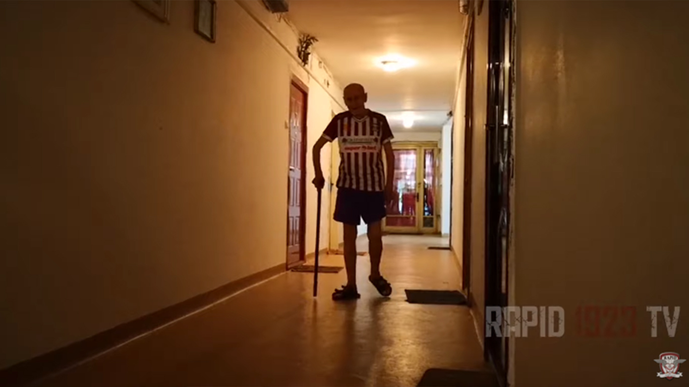 Zi tristă pentru Rapid! Cel mai în vârstă suporter al echipei, născut chiar în anul în care a fost înființat clubul, 1923, a încetat din viață. Tot astăzi, legenda Nicolae Manea ar fi împlinit 67 de ani