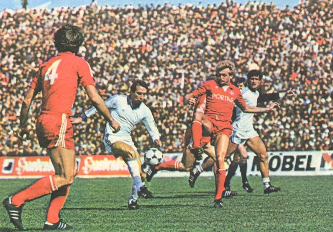 Universitatea Craiova a celebrat 38 de ani de la calificarea în semifinalele Cupei UEFA. Ungureanu: „Nu ştiu ce căuta Negrilă prin careu!” Negrilă: „Am zis că poate se nimereşte!”. Sorin Cârţu dezvăluie „secretul” acelui gol antologic