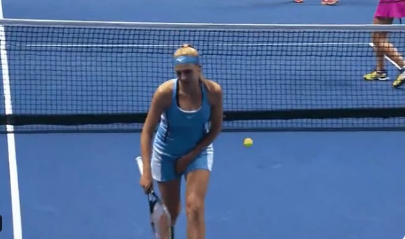 Monica Niculescu a lovit-o cu mingea sub centură pe adversară! Fază rară în duelul românesc de la Sankt Petersburg | VIDEO