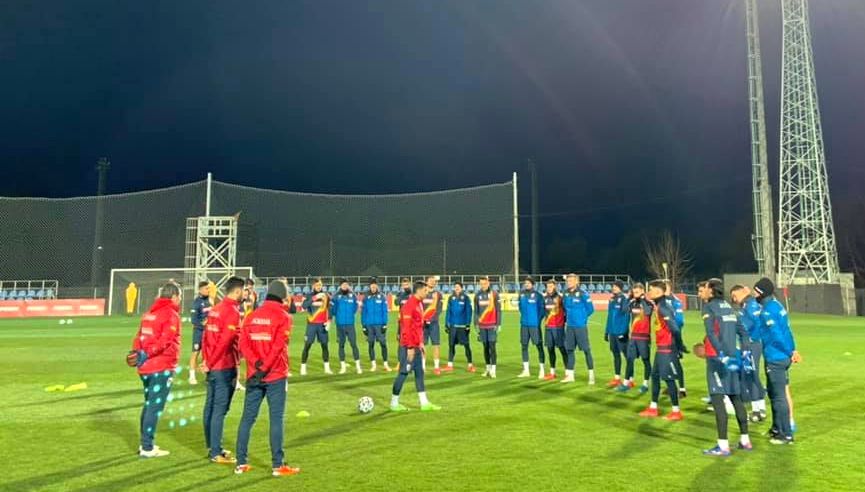 Tricolorii lui Mirel Rădoi și-au ales numerele de pe tricouri pentru debutul în preliminariile CM 2022! Jucătorii lăsați în afara lotului pentru meciul cu Macedonia de Nord | FOTO
