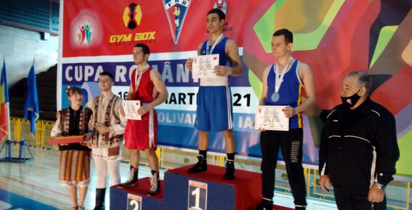 Gong final în Cupa României de box. CS Dinamo a luat cele mai multe titluri. Muzică și dansuri populare înaintea galei finale