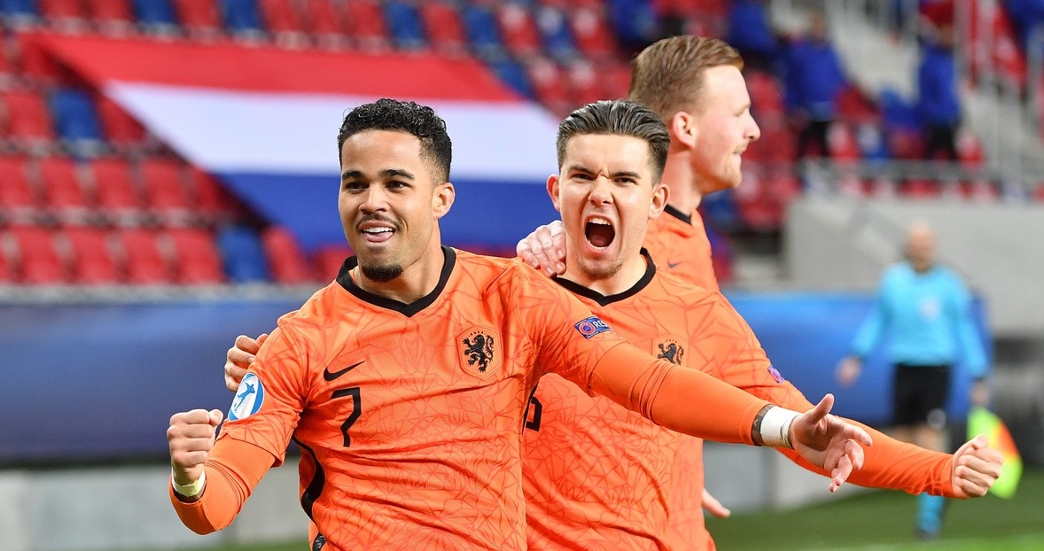 Cine transmite la tv fazele superioare ale Campionatului European de fotbal 2021 din Ungaria și Slovenia. Programul meciurilor