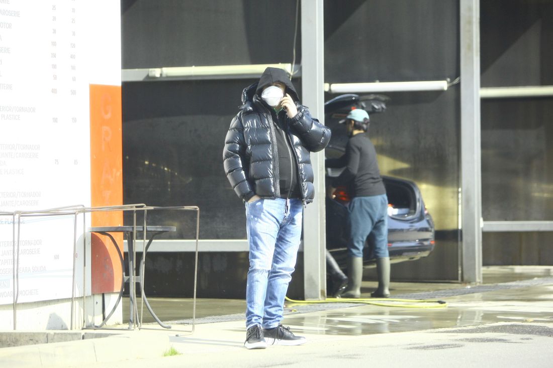 Marius Șumudică s-a camuflat și a ieșit în oraș! Ce face antrenorul de când e liber de contract | FOTO EXCLUSIV