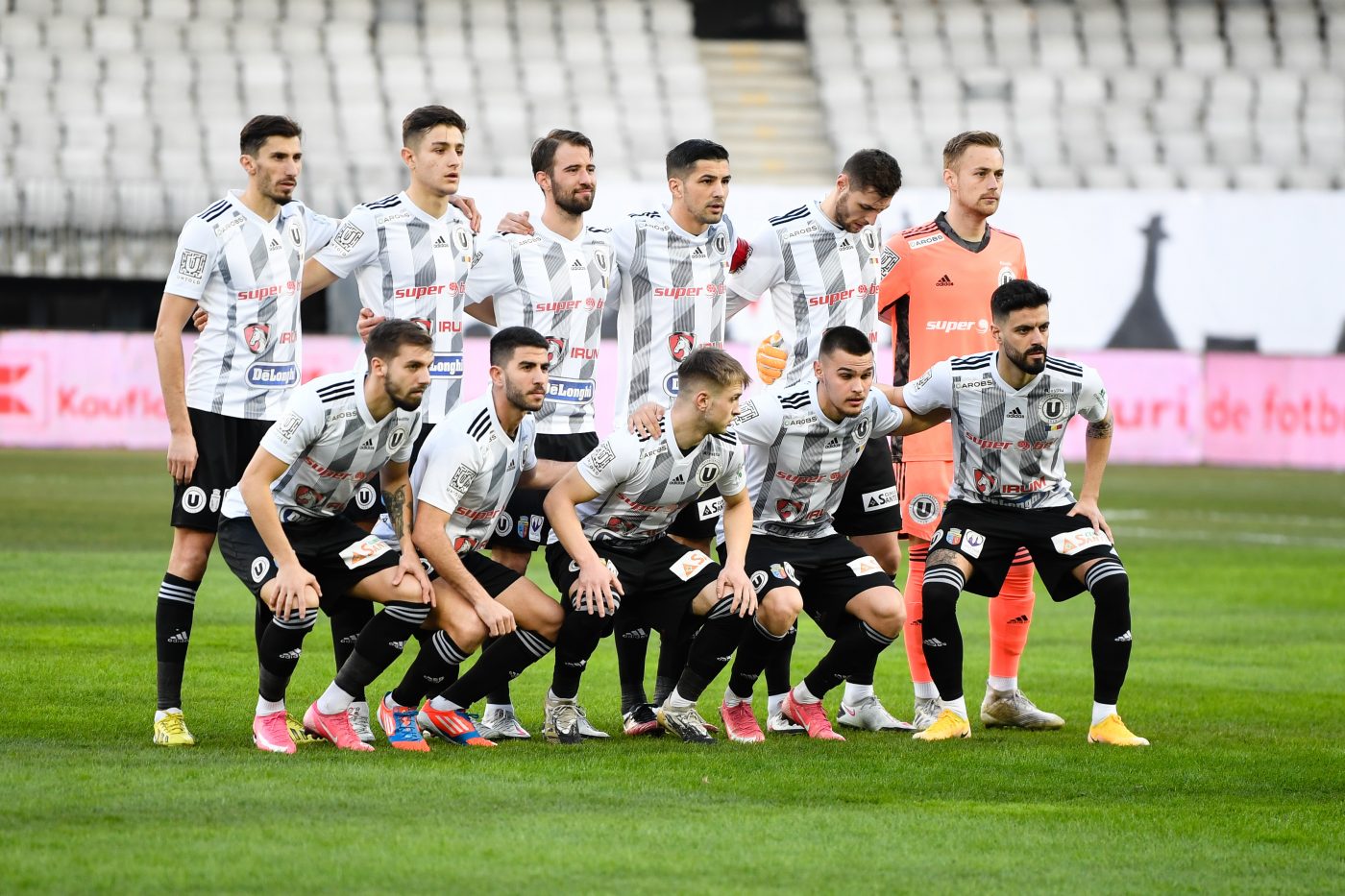 Cutremur la Universitatea Cluj după ratarea promovării! Ardelenii rămân fără bani și fără aproape o echipă. Vedetele Ioan Filip și Srdjan Luchin au luat decizia | EXCLUSIV
