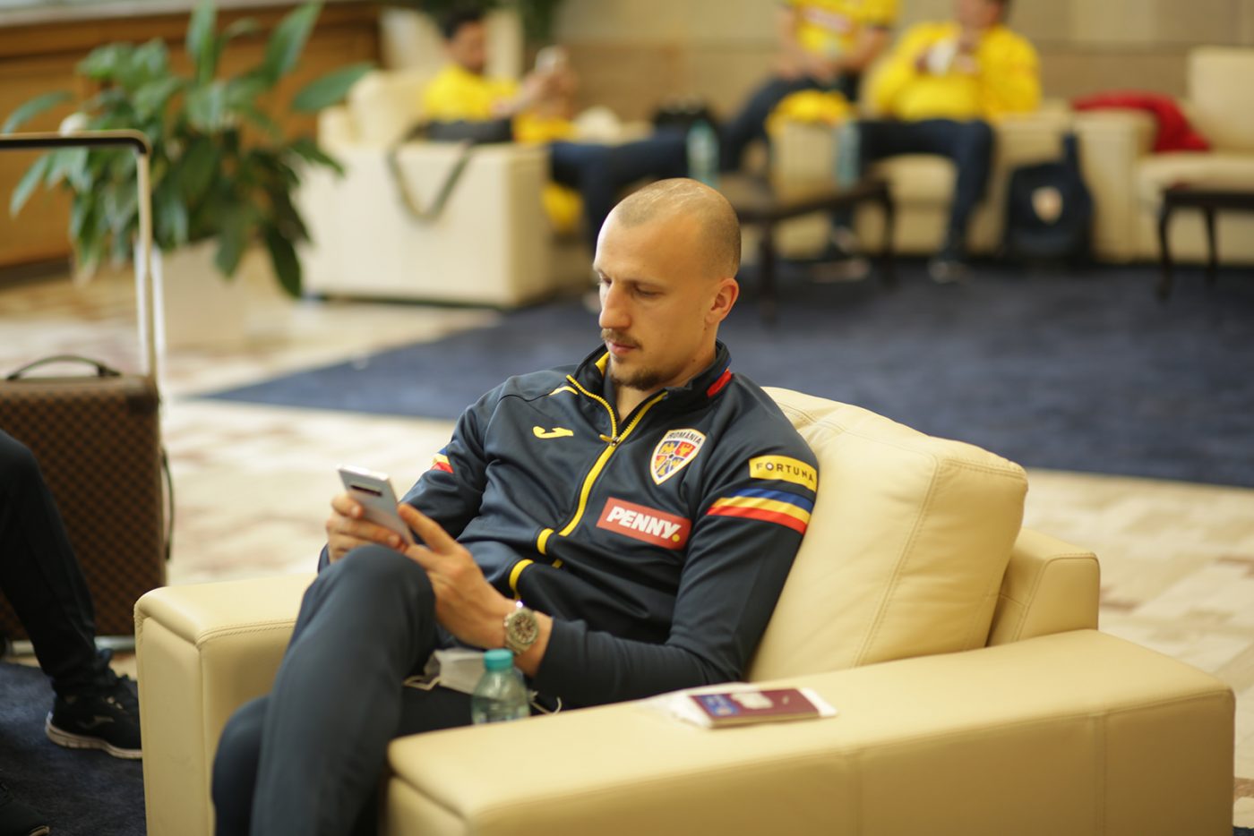 Vlad Chiricheș, sfătuit să se retragă, după gafele din Muntenegru – România: „Ar trebui să renunțe la echipa națională! Măcar să pierdem cu jucători tineri”