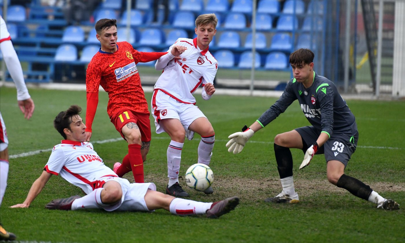 Dinamo a mai pierdut un jucător! Are deja ofertă de la FCSB: „Își bat joc! Nu știu să aibă grijă de ei”
